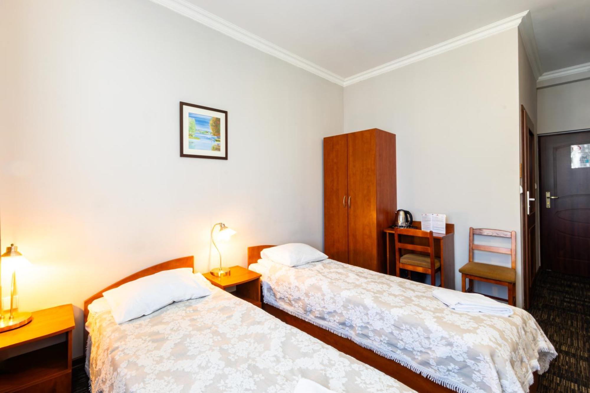 Twin Room,1598905885:JPEG